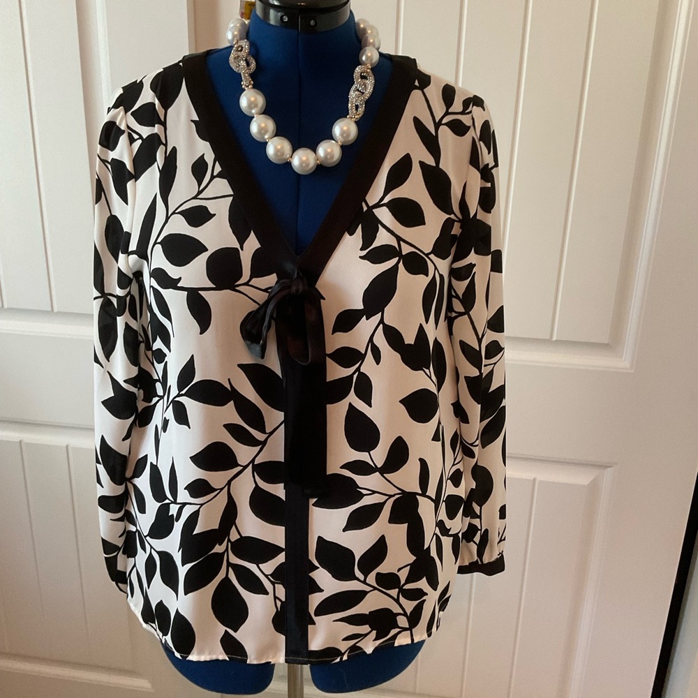 J Jill White and Black Leaf Print Women's Blouse size M